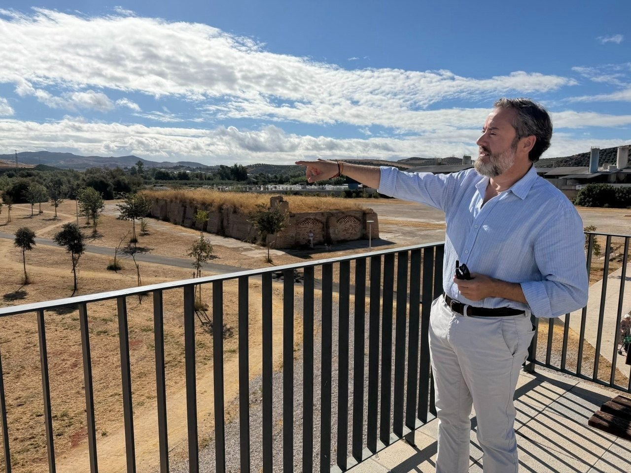 El Ayuntamiento restablece el sistema de riego de los Llanos del Cristo y garantiza el cuidado del arbolado