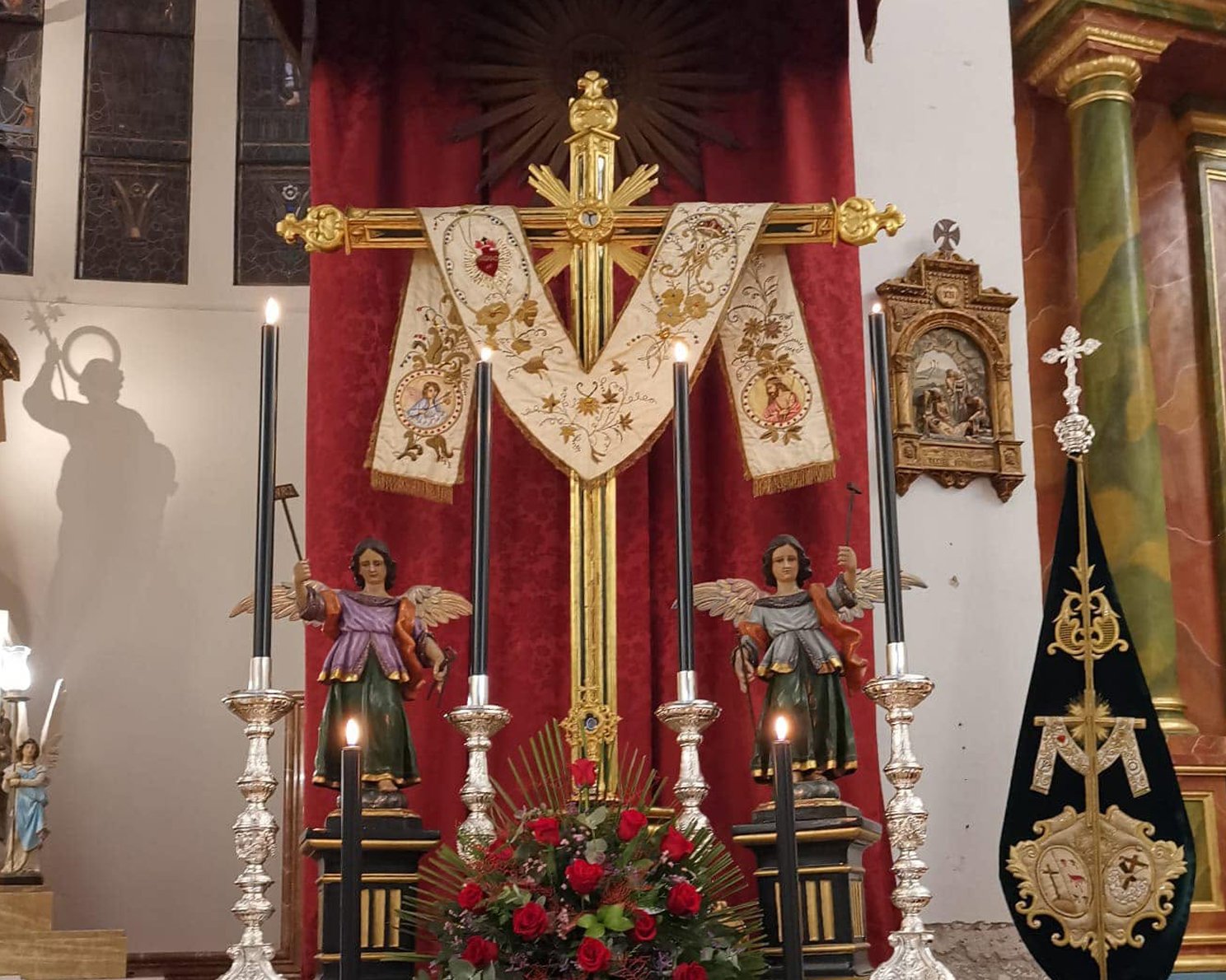 La Santa Cruz de Puente Genil procesionará por primera vez con un Lignum Crucis