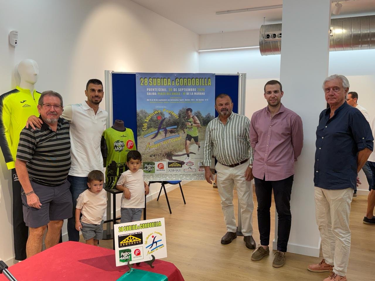 Presentada la 28ª Subida a Cordobilla y las nuevas equipaciones del Club “Amigos del Canal” de Puente Genil
