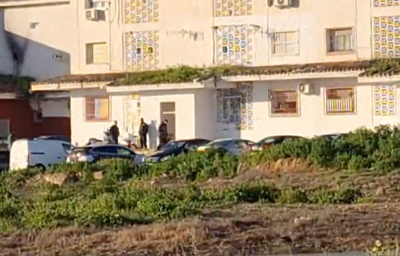 Cinco detenidos en una macrooperación en Puente Genil con un dispositivo de 150 agentes contra el tráfico de armas y droga